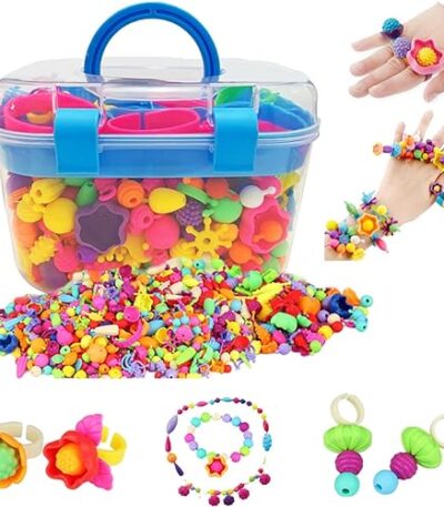 ¡580 cuentas de colores para crear joyas únicas! Este kit de manualidades incluye todo lo necesario para diseñar collares